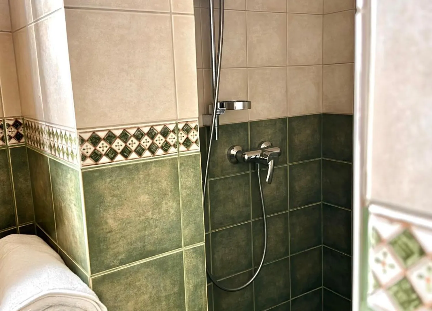 Studio By The Park Bucharest Apartment