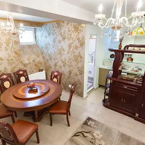 Batistei Bourgeois Apartment